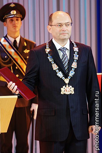 В борьбе за выборность мэра Екатеринбурга Александр Мишарин (на фото) ничего не приобрел, а Аркадий Чернецкий ничего не потерял, кроме своих цепей