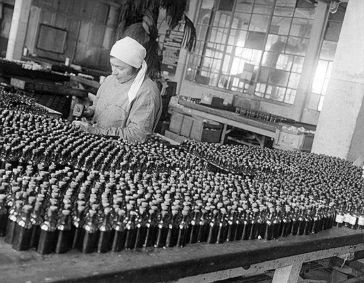 В 1941 году фармацевтическая промышленность отправилась на восток, увезя с собой надежды на бесперебойное пополнение запасов медикаментов