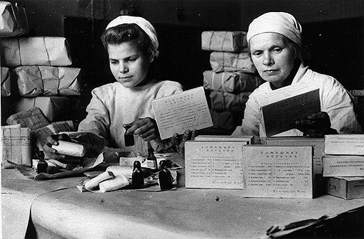 В конце 40-х годов домашняя аптечка советского человека пополнялась в основном тем, что удавалось достать по блату из номенклатурных аптек