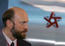 Владелец Межпромбанка Сергей Пугачев своим примером показал, чего в России стоит крупная финансово-промышленная группа, к которой государство относится не по-партнерски, а лишь нейтрально-благожелательно