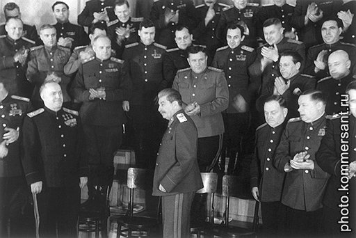 Советские маршалы во главе со Сталиным получали высокие правительственные награды не только за полководческую мудрость, но и за подступившую старость