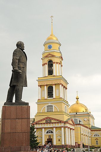 Названия площадей в современной России есть Советская власть (Ленина) плюс воцерковление всей страны (Соборная) 