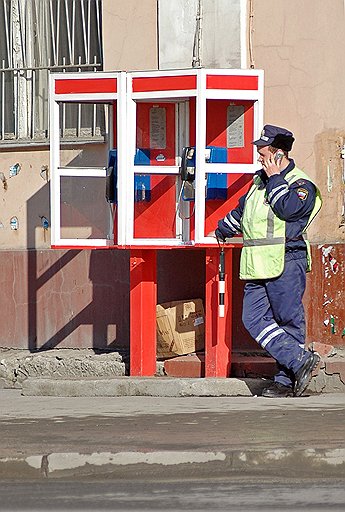 Использование при контроле за дорожным движением технических средств, не предусмотренных табельной положенностью, не допускается. Екатеринбург, 2007 год