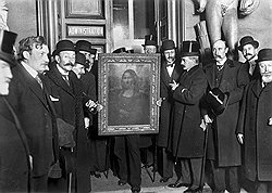 В 1914 году картина съездила в Италию и благополучно вернулась в Лувр