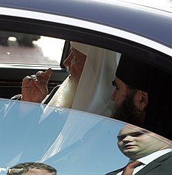 Патриарха Кирилла будут охранять по закону, а не по указу