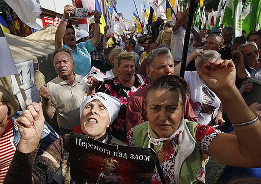 Вышедшие на улицы сторонники Тимошенко пока поддерживают экс-премьера Украины не числом, но умением 