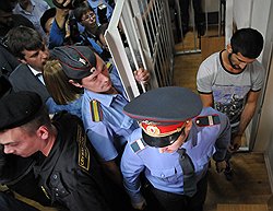 Чтобы националисты остались сидеть дома, Расул Мирзаев остался сидеть за решеткой