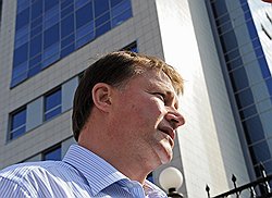 Вячеслав Дудка лишился кресла губернатора из-за 40 млн руб., а партбилета из-за 1 млн руб.