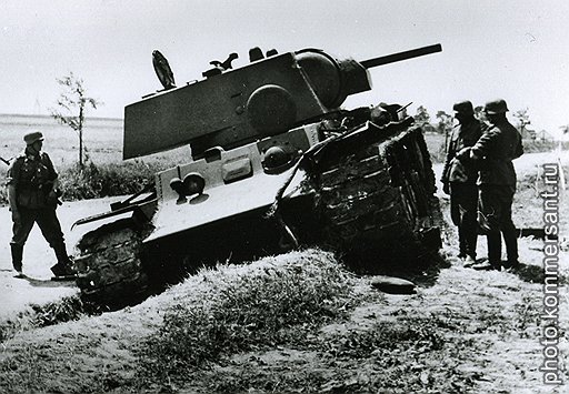 Из-за ненадежных двигателей советские тяжелые танки оказывались легкой добычей противника