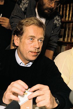Давний спор между Миланом Кундерой и Вацлавом Гавелом нашел отражение на страницах пьесы Тома Стоппарда (на фото)