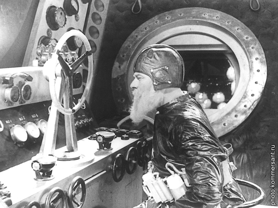 Кремлевские мечтатели собирались с помощью фантастических зарплат для ученых достичь не менее фантастических успехов в науке (на фото — кадр из фильма &quot;Космический рейс&quot;, 1935 год) 