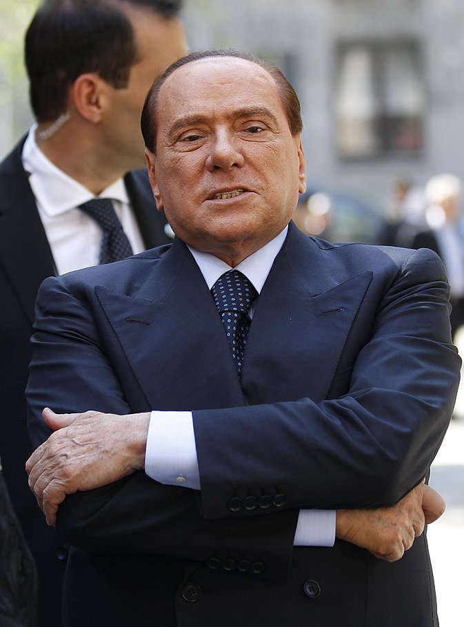 Все меньше итальянцев надеются на спасение Италии от кризиса силами бывшего (на фото — Сильвио Берлускони) и нынешнего премьеров (Марио Монти)