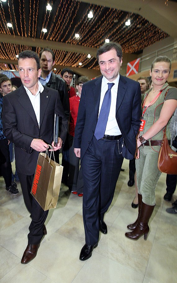 Провал подопечных Владислава Суркова (справа) и Василия Якеменко (слева) не испортил их политической карьеры 