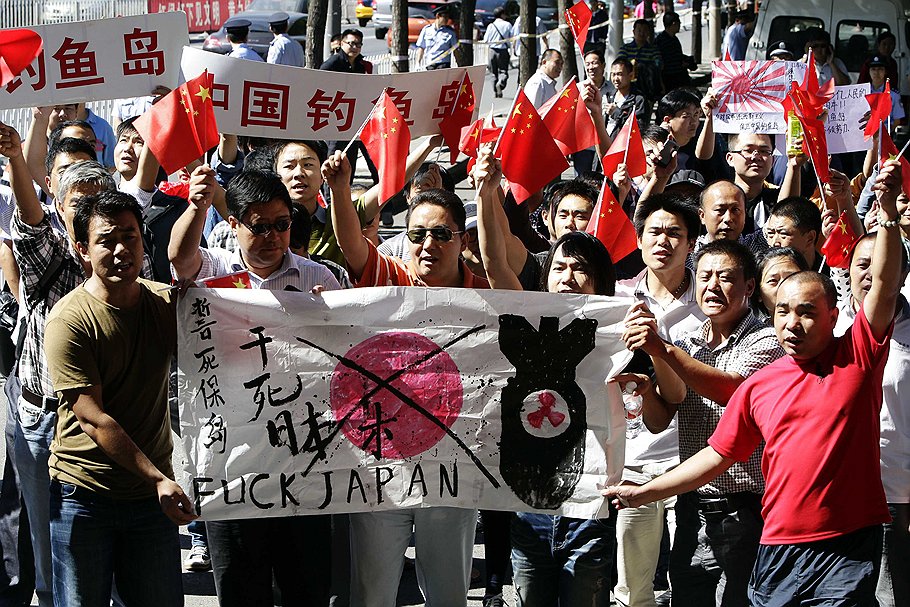 Японские и китайские националисты демонстрируют завидное знание ключевых терминов международного дипломатического этикета 

