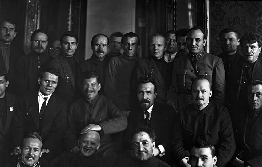 Путь от первого среди равных до главного среди первых Сталин преодолел за считанные годы