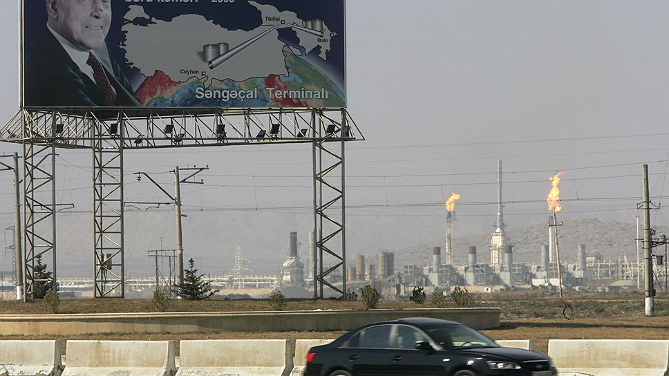 Нефтепровод Баку--Джейхан, построенный при президенте Азербайджана Гейдаре Алиеве, пробил первую брешь в монополии России на экспорт каспийских углеводородов в Европу