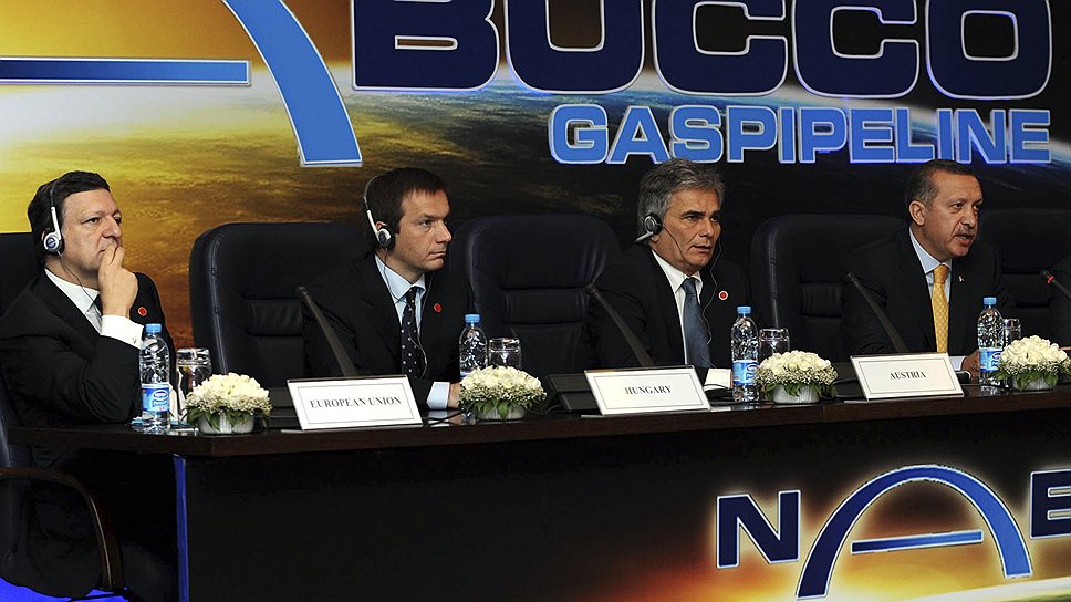 Несмотря на поддержку главы Еврокомиссии Жозэ Мануэла Баррозу (крайний слева), у проекта Nabucco не так много шансов