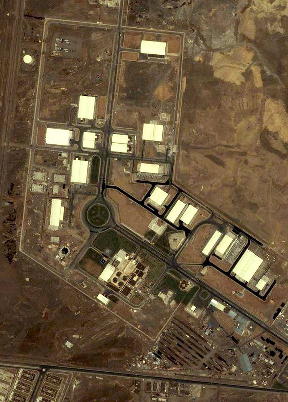 Считается, что атака вируса Stuxnet на завод по обогащению урана в Натанзе (на фото) оказалась более разрушительной, чем ракетно-бомбовый удар 