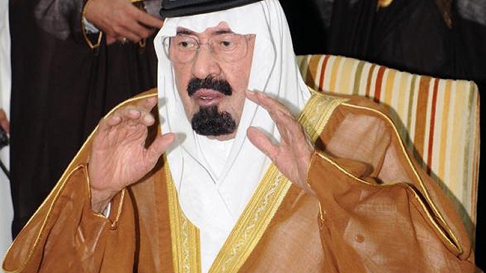 Saudi Aramco, глобальный лидер по добыче нефти, практически напрямую подчинена королю Абдалле (в центре) и является скорее министерством, чем компанией в традиционном понимании