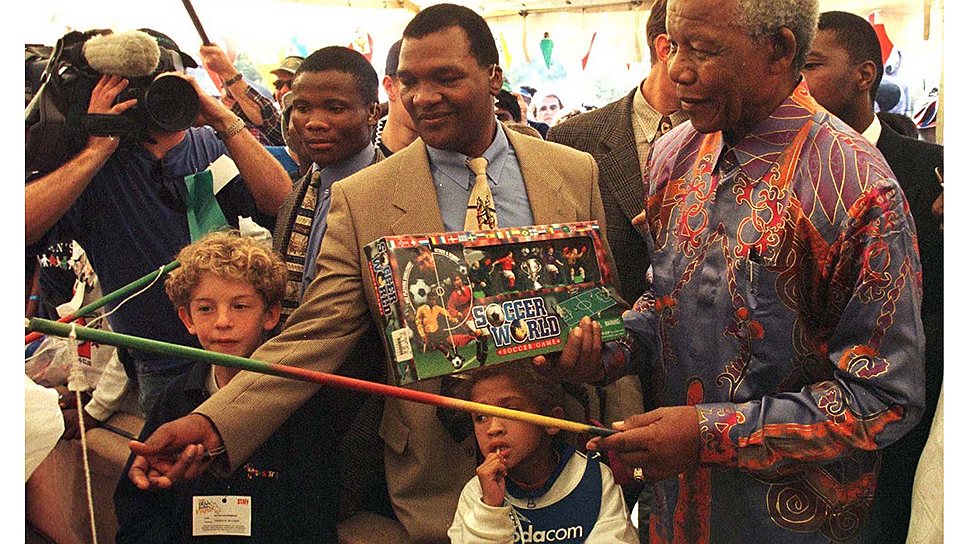 Нельсон Мандела. ЮАР, 1998 год 
