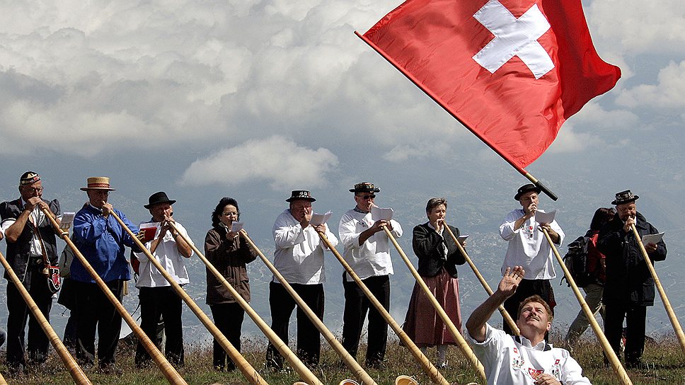 К своему флагу, в отличие от гимна, жители Швейцарской Конфедерации никаких претензий не имеют