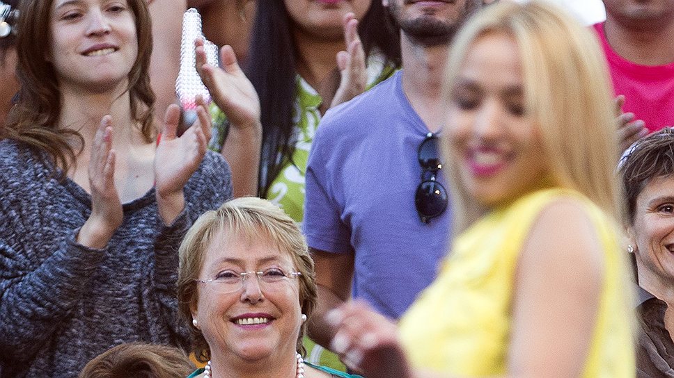 Президентская кампания в Чили отличалась повышенным содержанием женских прелестей (слева — кандидат Мишель Бачелет)