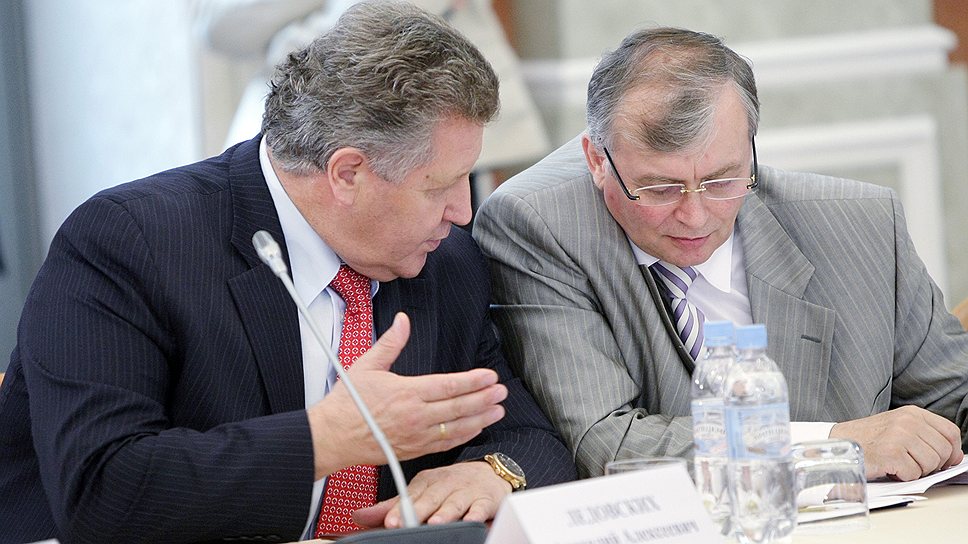 Опыт, полученный в Министерстве природных ресурсов, возможно, пригодится Николаю Попову (справа) для развития Дальнего Востока