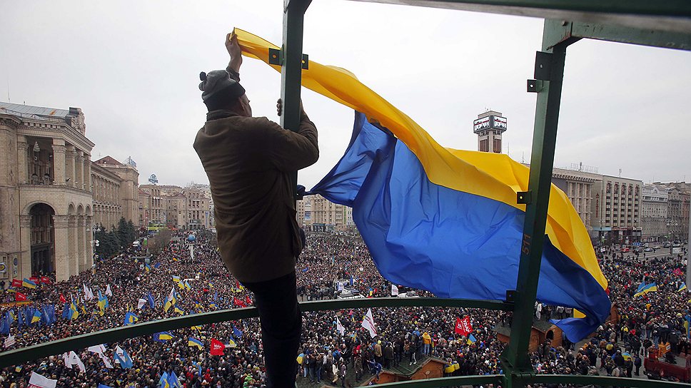 Разгон &quot;Евромайдана&quot; привел к увеличению его численности и радикализации требований оппозиции 