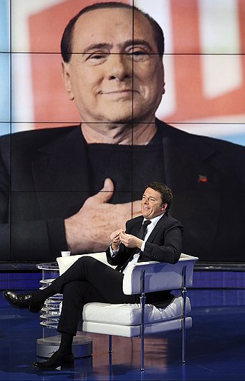 &quot;Маленький Берлускони&quot; (в кресле) быстро приобретает повадки, характерные для большого (на экране) 
