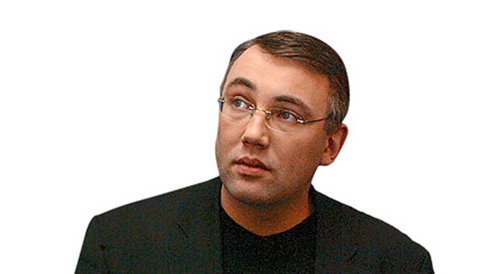 С 1998 по 2000 год Игорь Кошин был директором по внешнеэкономическим связям сыктывкарской туристической фирмы