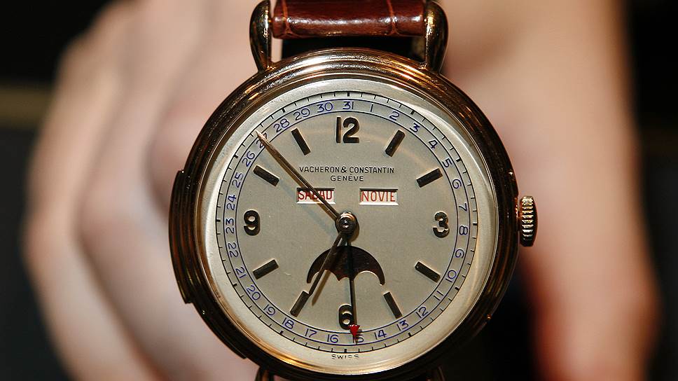 Эти часы Vacheron Constantin c минутным репетиром, календарем и фазами луны были успешно проданы на Christie&#39;s. Но ни одна пара похищенных в парижском бутике часов не имеет ни малейших шансов появиться на аукционе. Их никто никогда больше не увидит 
