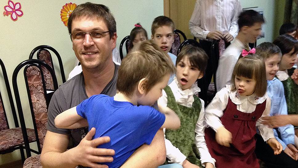 Актер Дмитрий Орлов считает, что благодаря общению с детьми из ДДИ волонтеры могут стать более свободными людьми 
