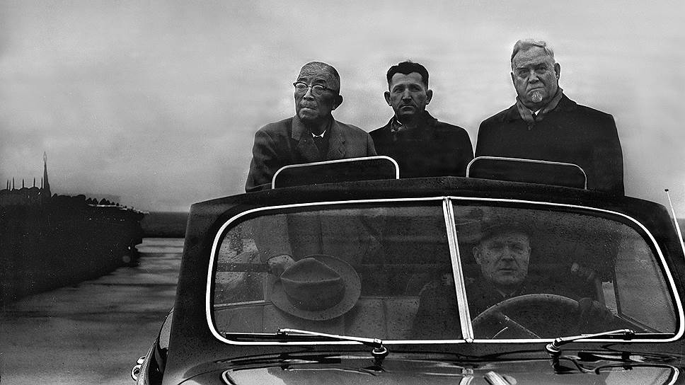 Премьер-министр Японии Хатояма в 1956 году прибыл на советскую землю, чтобы ускорить возвращение северных территорий