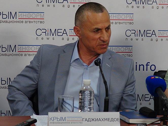 В феврале 2014 года Фахрудин Гаджиахмедов поступил на службу в новые органы правопорядка Республики Крым