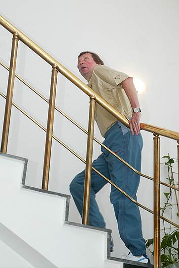 Главный тренер сборной России по футболу Юрий Семин. Москва, 2005 год