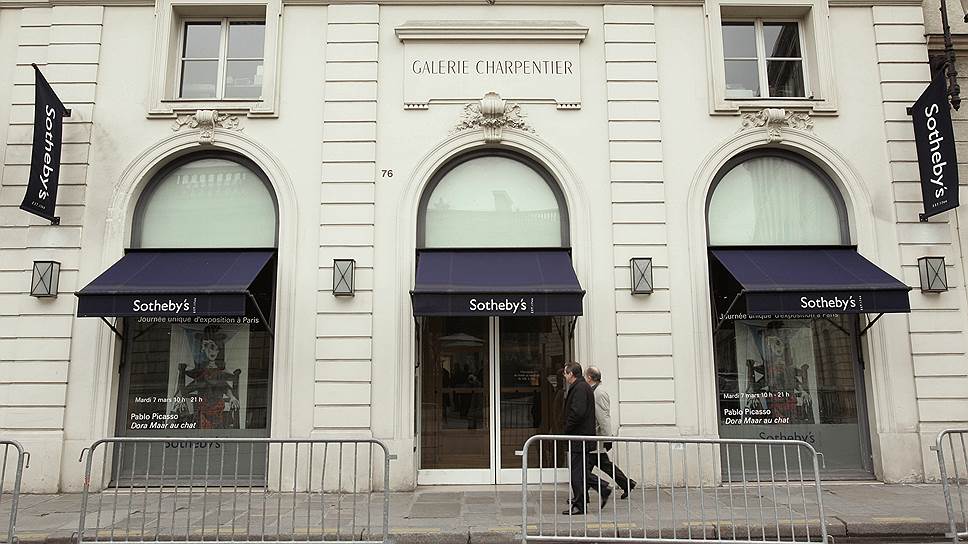 За Sotheby`s и Christie`s в престижный квартал улицы Фобур-Сент-Оноре потянулись и другие аукционные дома, постепенно занимающие места французских художественных и антикварных галерей 
