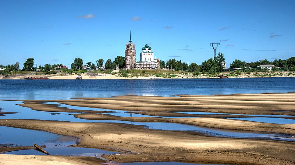 Сольвычегодск. Благовещенский собор на берегу реки Вычегды 
