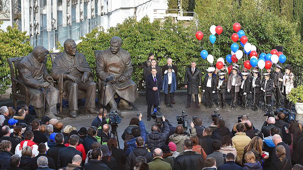 На фоне открытого в Ялте памятника лидерам стран антигитлеровской коалиции российские социологические исследования в Крыму выглядят менее масштабно 
