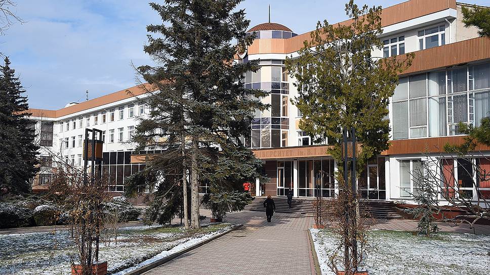 Таврический национальный университет стал главным зданием новообразованного Крымского федерального университета имени В. И. Вернадского (КФУ) 
