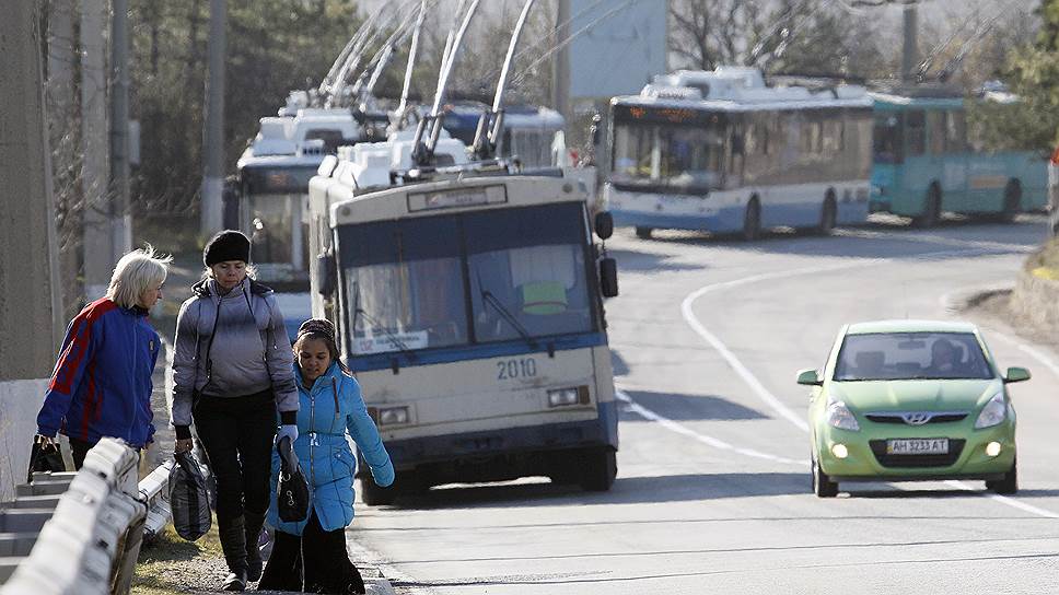 Осуществление рейсов знаменитых крымских троллейбусов, курсирующих между Симферополем и черноморскими курортами, как и 70-85% инфраструктуры Крыма, зависит от украинской электроэнергии 
