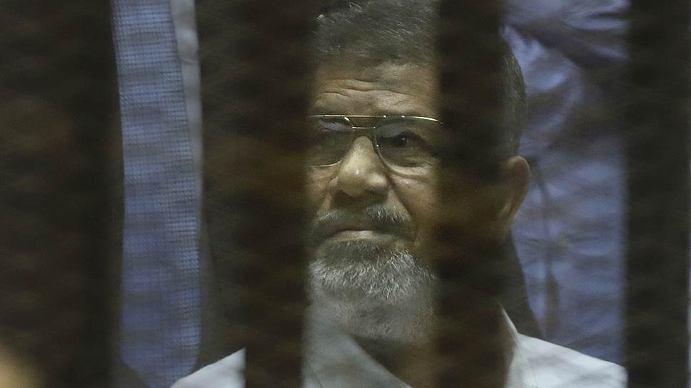 Судьба бывшего президента Египта Мохаммеда Мурси (на фото) находится в руках его сменщика 

