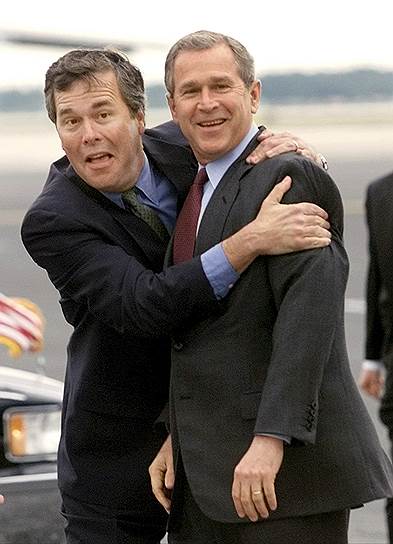 Губернатор Флориды Джеб Буш и президент США Джордж Буш (2001 год) 