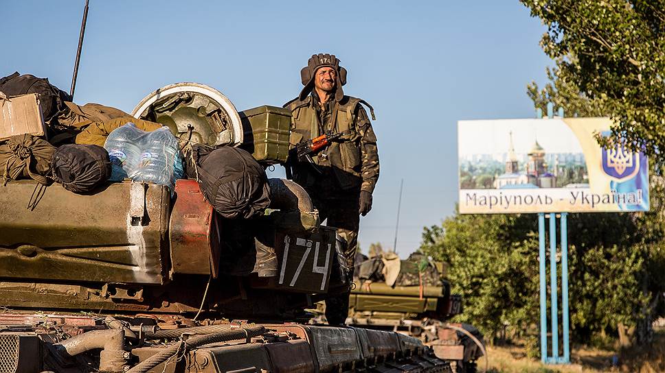 За год к присутствию военных в Мариуполе все привыкли, а городской бюджет благодаря их налогам даже вырос 
