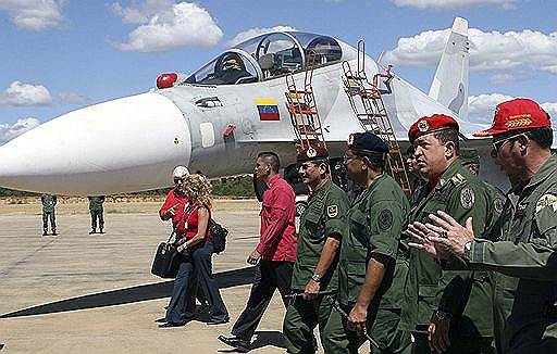 При Уго Чавесе (на фото) Венесуэла решила приобрести российское вооружение на сумму около $4 млрд; его преемник на посту президента снизил масштаб военно-технического сотрудничества с Россией 
