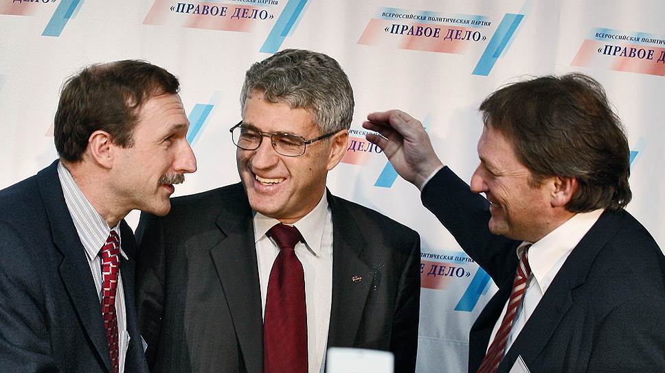 Георгий Бовт, Леонид Гозман и Борис Титов (слева направо) так и не смогли понять, как эффективно управлять &quot;Правым делом&quot;