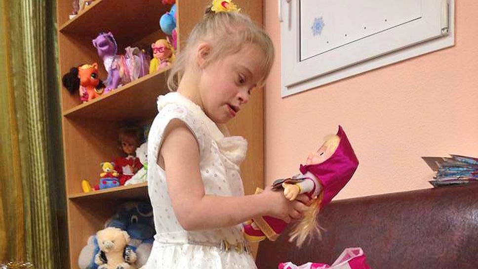 К чему приводит активная деятельность федеральных чиновников по устройству детей-сирот в российские семьи