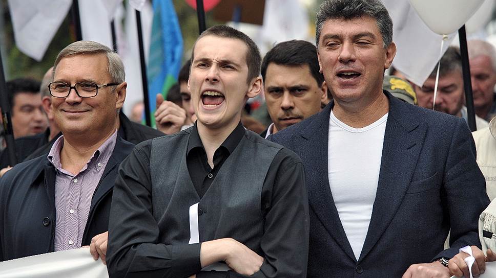 Борис Немцов (справа) добыл для ПАРНАС право участия в думских выборах, но, что с этим делать дальше, партийцы не знают