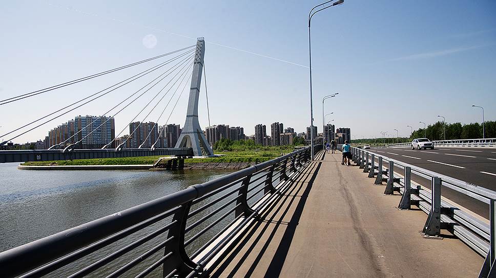 Благодаря своему потенциальному названию мост через Дудергофский канал получил широкую известность далеко за пределами юго-западной окраины Санкт-Петербурга