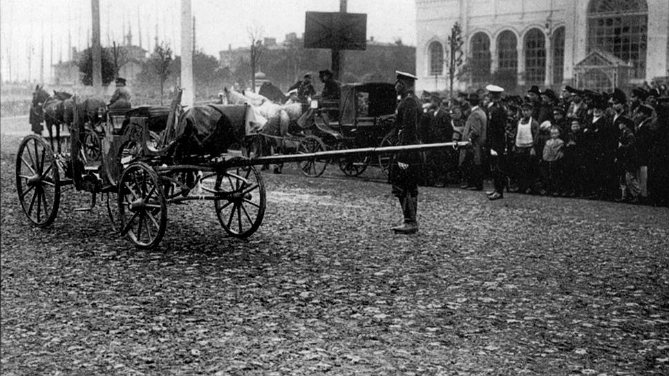 Благодаря деньгам, переданным боевикам Алексеем Пешковым, в 1904 году состоялся теракт (на фото), отправивший в последний путь ненавистного писателю Максиму Горькому министра внутренних дел Вячеслава Плеве