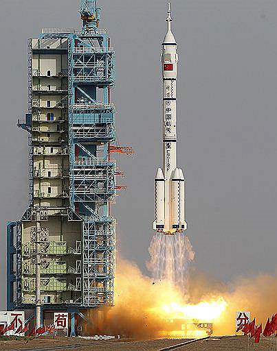 Старт ракеты-носителя &quot;Чанчжэн-9&quot; с космодрома Сичан, 16 июня 2012 года
